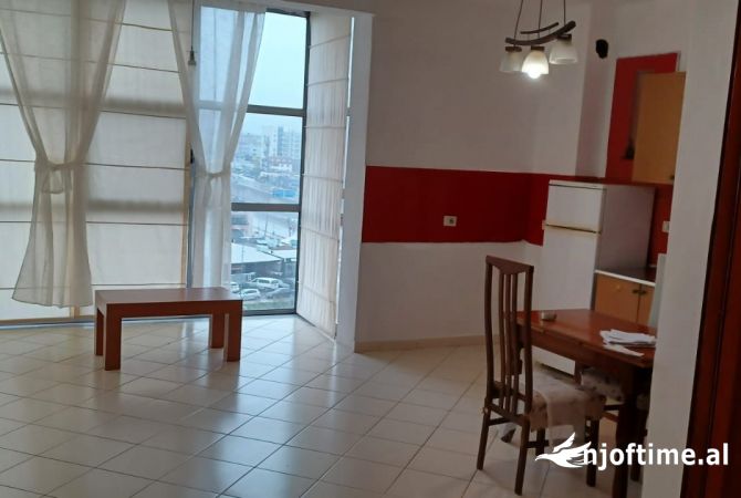 Shtepi me qera 1+1 ne Tirane - 40,000 Leke