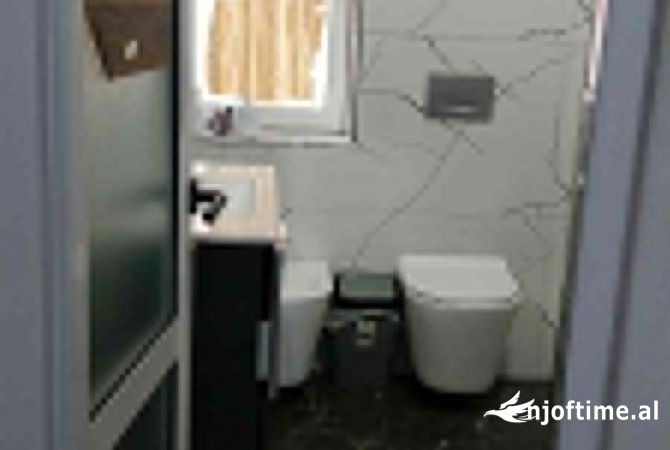 Shtepi me qera Apartament ne Tirane, 2+1, Mobilimi E mobiluar, Pagesa 55,000  Leke.