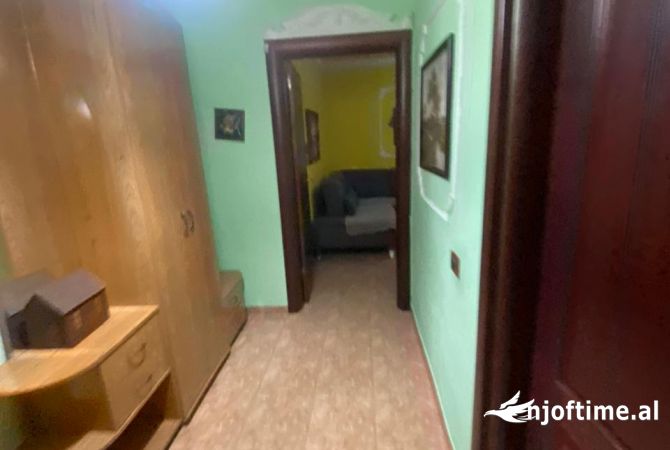 Shtepi me qera Apartament ne Tirane, 2+1, Mobilimi E mobiluar, Pagesa 450  Euro.