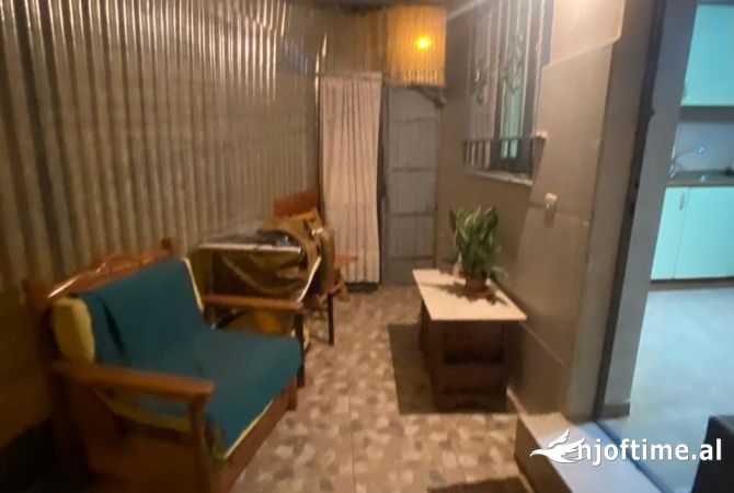 Shtepi me qera Apartament ne Tirane, 2+1, Mobilimi E mobiluar, Pagesa 450  Euro.