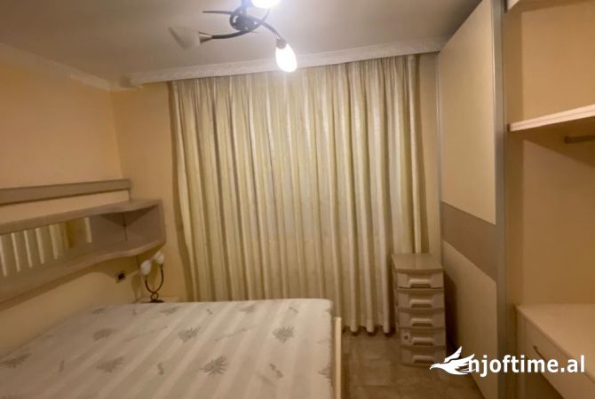 Shtepi me qera Apartament ne Tirane, 2+1, Mobilimi E mobiluar, Pagesa 450  Euro.