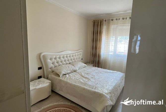 Shtepi me qera Apartament ne Tirane, 2+1, Mobilimi E mobiluar, Pagesa 50,000  Leke.
