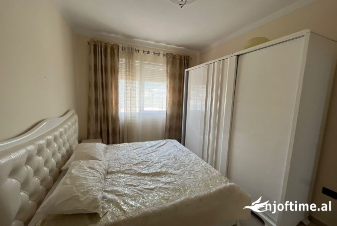 Shtepi me qera Apartament ne Tirane, 2+1, Mobilimi E mobiluar, Pagesa 50,000  Leke.