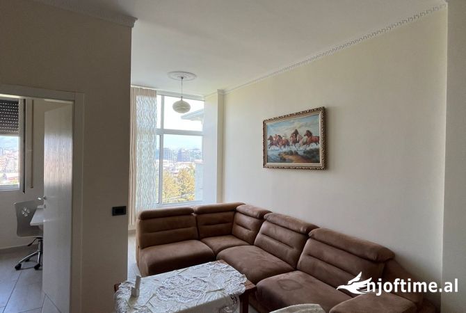 Shtepi me qera Apartament ne Tirane, 2+1, Mobilimi E mobiluar, Pagesa 50,000  Leke.