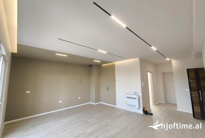 Ambient biznesi me qera 3+1 ne Tirane - 55,000 Leke