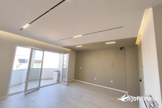 Ambient biznesi me qera 3+1 ne Tirane - 55,000 Leke