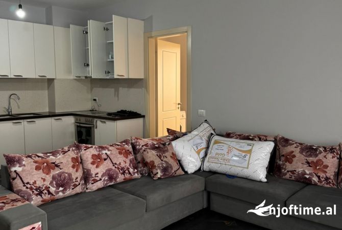 Shtepi me qera 2+1 ne Tirane - 43,000 Leke