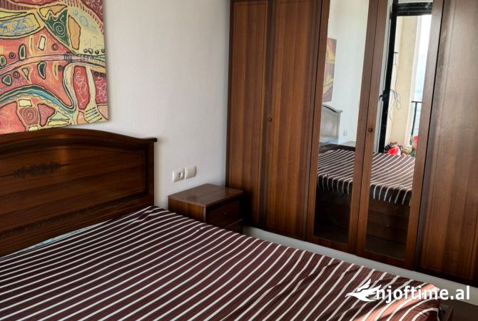 Shtepi me qera Apartament ne Tirane, 2+1, Mobilimi E mobiluar, Pagesa 43,000  Leke.