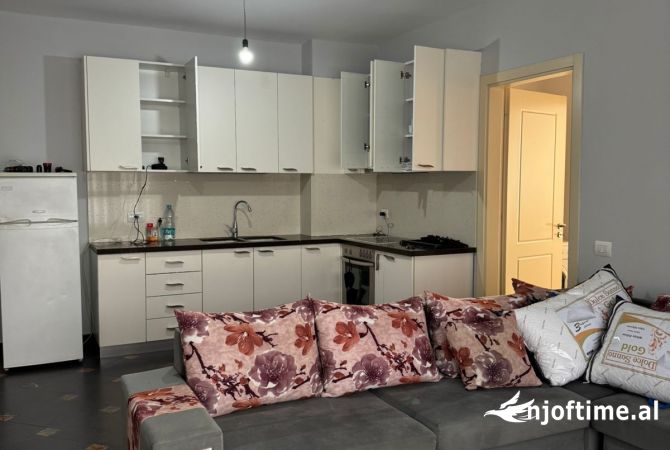 Shtepi me qera Apartament ne Tirane, 2+1, Mobilimi E mobiluar, Pagesa 43,000  Leke.