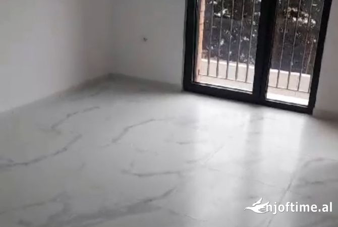 Shtepi me qera 1+1 ne Tirane - 40,000 Leke
