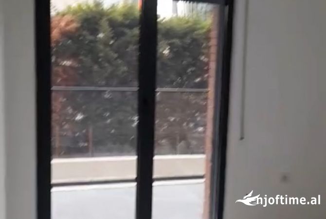 Shtepi me qera Apartament ne Tirane, 1+1, Mobilimi Pjeserisht e mobiluar, Pagesa 40,000  Leke.