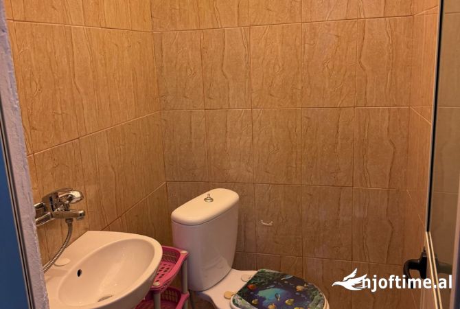 Shtepi me qera Apartament ne Tirane, 1+1, Mobilimi E mobiluar, Pagesa 50,000  Leke.