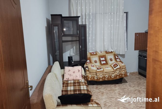 Shtepi me qera 1+1 ne Tirane - 45,000 Leke