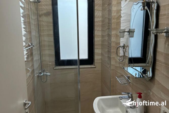 Shtepi me qera Apartament ne Tirane, 1+1, Mobilimi E mobiluar, Pagesa 50,000  Leke.