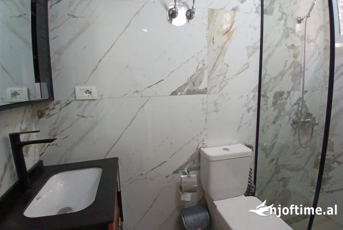 Shtepi me qera Apartament ne Tirane, 2+1, Mobilimi E mobiluar, Pagesa 550  Euro.