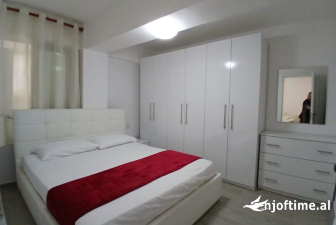 Shtepi me qera Apartament ne Tirane, 2+1, Mobilimi E mobiluar, Pagesa 550  Euro.