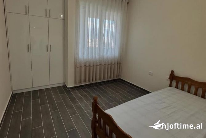 Shtepi me qera Apartament ne Tirane, 2+1, Mobilimi E mobiluar, Pagesa 500  Euro.