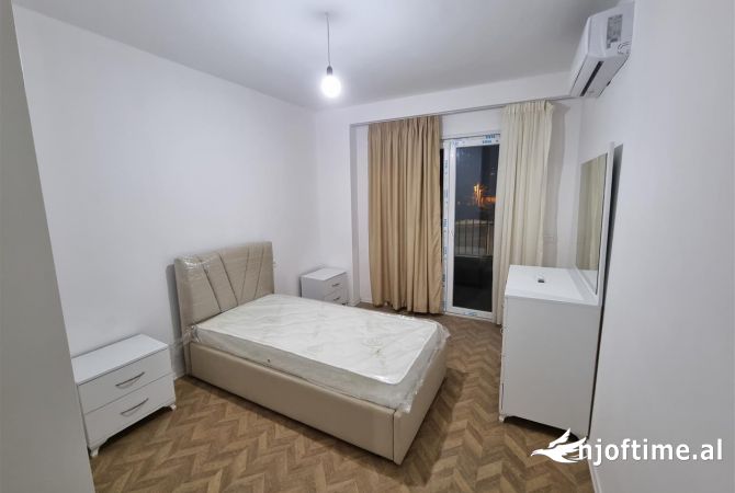 Shtepi me qera Apartament ne Tirane, 2+1, Mobilimi E mobiluar, Pagesa 650  Euro.