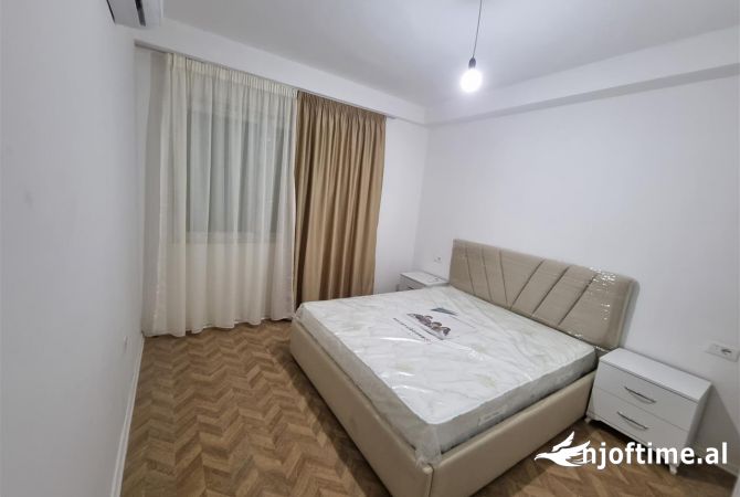 Shtepi me qera Apartament ne Tirane, 2+1, Mobilimi E mobiluar, Pagesa 650  Euro.