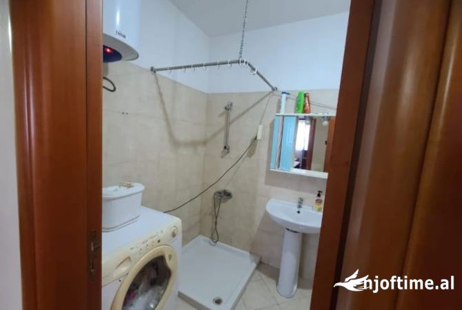 Shtepi me qera Apartament ne Tirane, 1+1, Mobilimi E mobiluar, Pagesa 40,000  Leke.
