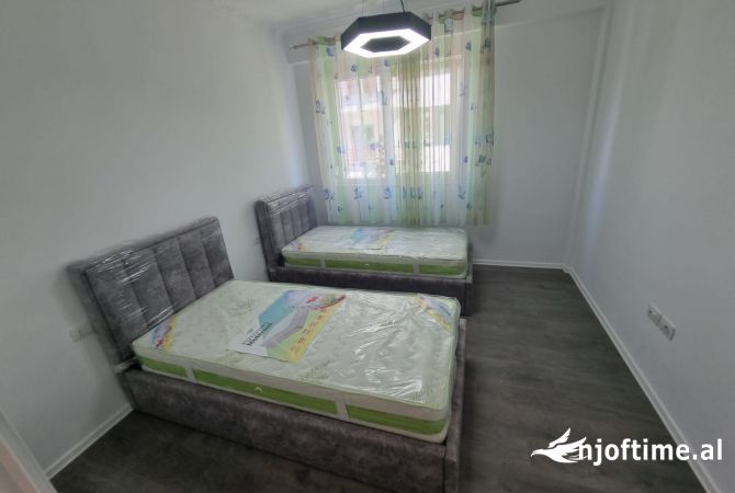 Shtepi me qera Apartament ne Tirane, 2+1, Mobilimi E mobiluar, Pagesa 600  Euro.