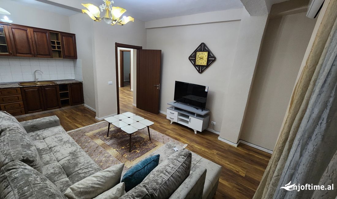 Shtepi me qera Apartament ne Tirane, 2+1, Mobilimi E mobiluar, Pagesa 700  Euro.