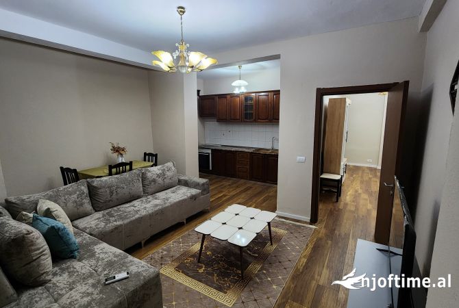Shtepi me qera Apartament ne Tirane, 2+1, Mobilimi E mobiluar, Pagesa 700  Euro.