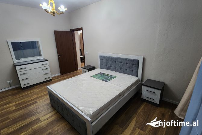 Shtepi me qera Apartament ne Tirane, 2+1, Mobilimi E mobiluar, Pagesa 700  Euro.