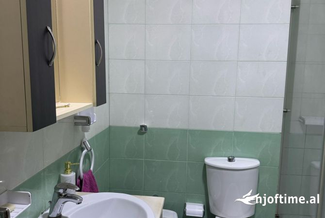 Shtepi me qera Apartament ne Tirane, 1+1, Mobilimi E mobiluar, Pagesa 40,000  Leke.