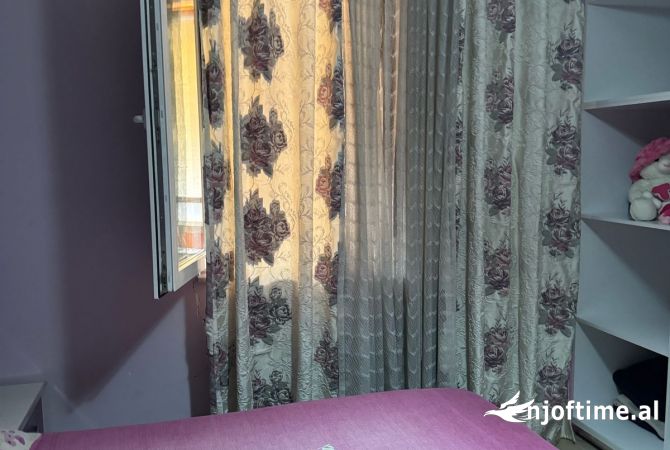 Shtepi me qera Apartament ne Tirane, 1+1, Mobilimi E mobiluar, Pagesa 40,000  Leke.