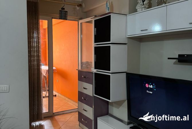 Shtepi me qera 1+1 ne Tirane - 40,000 Leke