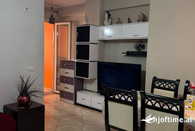 Shtepi me qera Apartament ne Tirane, 1+1, Mobilimi E mobiluar, Pagesa 40,000  Leke.