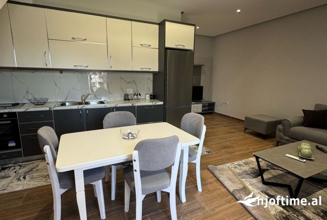 Shtepi me qera Shtepi Private ne Tirane, 2+1, Mobilimi E mobiluar, Pagesa 45,000  Leke.