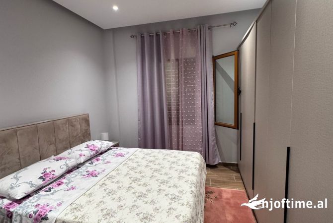 Shtepi me qera Shtepi Private ne Tirane, 2+1, Mobilimi E mobiluar, Pagesa 45,000  Leke.