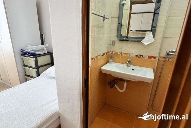 Shtepi me qera Apartament ne Tirane, Garsoniere, Mobilimi E mobiluar, Pagesa 30,000  Leke.