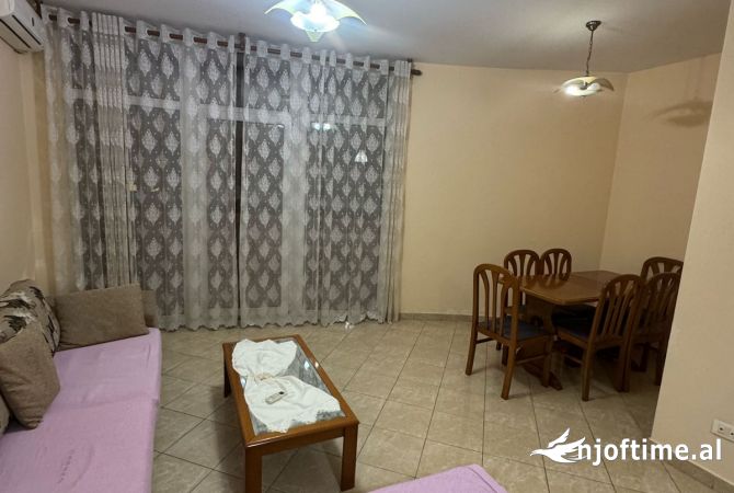 Shtepi me qera 1+1 ne Tirane - 40,000 Leke