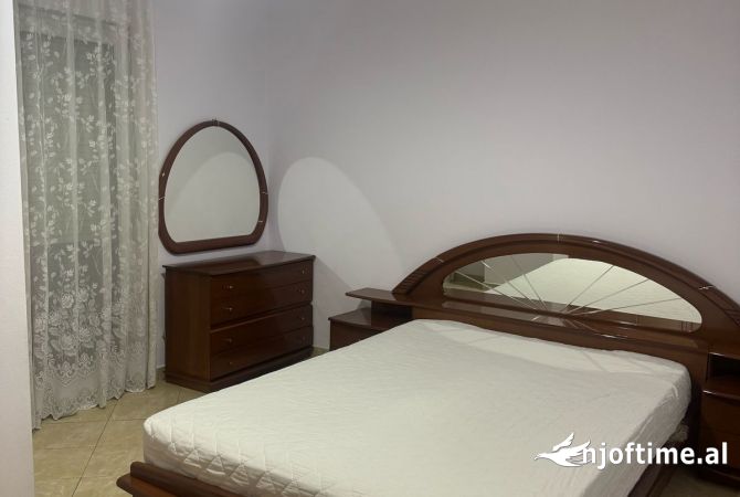 Shtepi me qera Apartament ne Tirane, 1+1, Mobilimi E mobiluar, Pagesa 40,000  Leke.