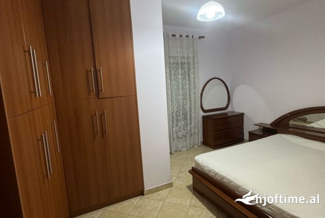 Shtepi me qera Apartament ne Tirane, 1+1, Mobilimi E mobiluar, Pagesa 40,000  Leke.