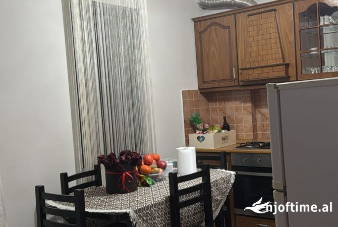 Shtepi me qera Apartament ne Tirane, 1+1, Mobilimi E mobiluar, Pagesa 40,000  Leke.