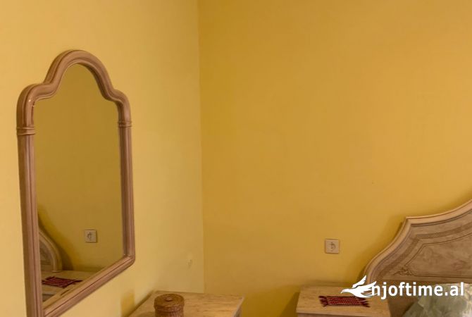 Shtepi me qera Apartament ne Tirane, 1+1, Mobilimi E mobiluar, Pagesa 40,000  Leke.