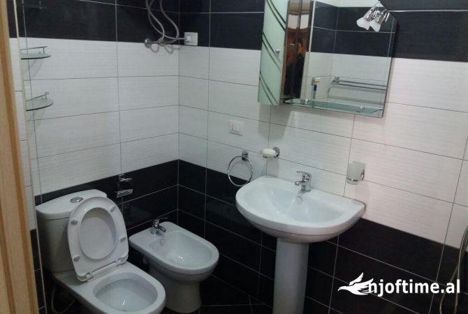 Shtepi me qera Apartament ne Tirane, 1+1, Mobilimi E mobiluar, Pagesa 400  Euro.