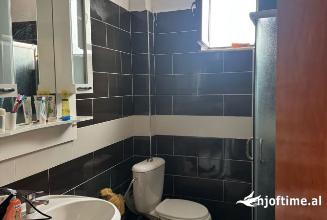 Shtepi me qera Apartament ne Tirane, 1+1, Mobilimi E mobiluar, Pagesa 450  Euro.