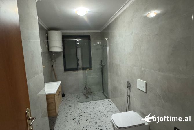 Shtepi me qera Apartament ne Tirane, 2+1, Mobilimi E mobiluar, Pagesa 700  Euro.