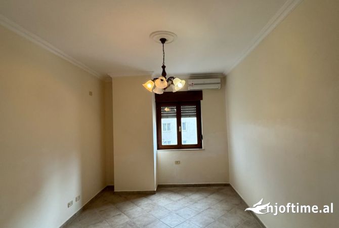 Shtepi me qera Apartament ne Tirane, 2+1, Mobilimi E mobiluar, Pagesa 700  Euro.