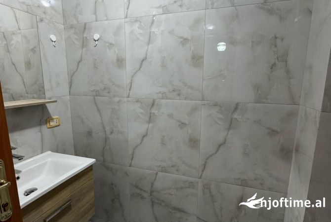 Shtepi me qera Apartament ne Tirane, 2+1, Mobilimi E mobiluar, Pagesa 700  Euro.