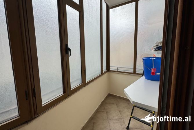 Shtepi me qera Apartament ne Tirane, 2+1, Mobilimi E mobiluar, Pagesa 700  Euro.