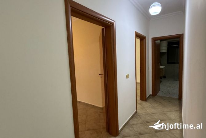Shtepi me qera Apartament ne Tirane, 2+1, Mobilimi E mobiluar, Pagesa 700  Euro.