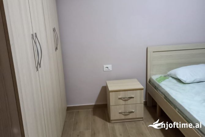 Shtepi me qera Apartament ne Tirane, 2+1, Mobilimi E mobiluar, Pagesa 550  Euro.
