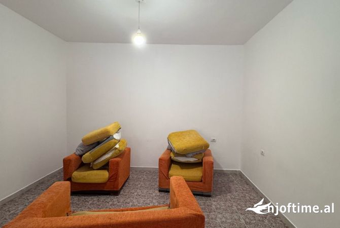 Ambient biznesi me qera 3+1 ne Tirane - 70,000 Leke