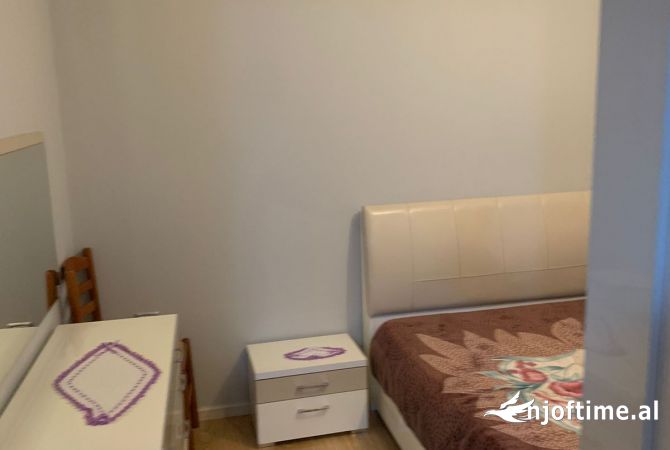 Shtepi me qera Apartament ne Tirane, 3+1, Mobilimi E mobiluar, Pagesa 500  Euro.